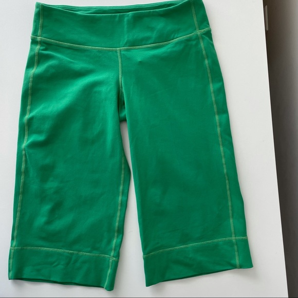 Vintage Luluemon Green sz 6 crop - Picture 6 of 12